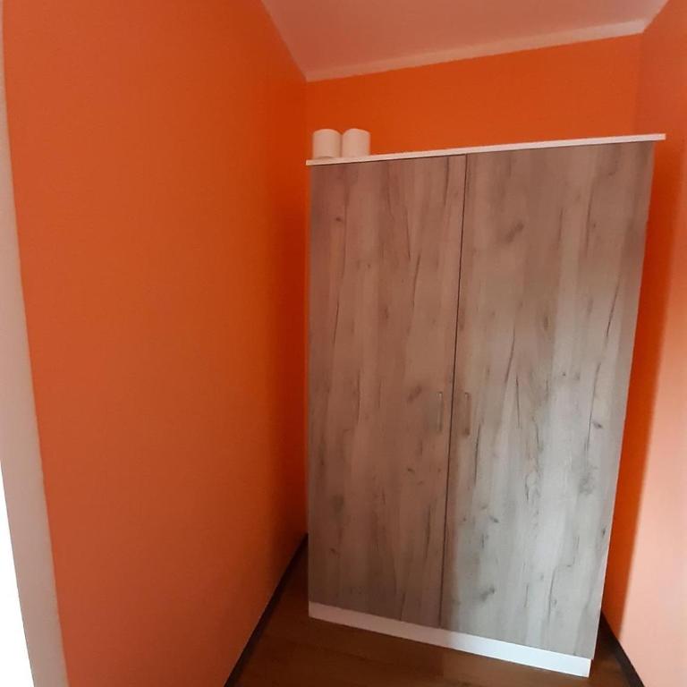 2-Rent Group Hostel Rooms&Apartments TUB19A - Zweibettzimmer mit Gemeinschaftsbad - 2