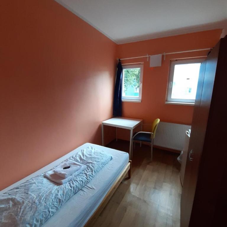 2-Rent Group Hostel Rooms&Apartments TUB19A - Einzelzimmer mit Gemeinschaftsbad - 1
