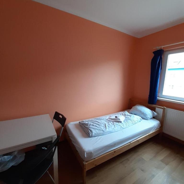 2-Rent Group Hostel Rooms&Apartments TUB19A - Zweibettzimmer mit Gemeinschaftsbad - 2