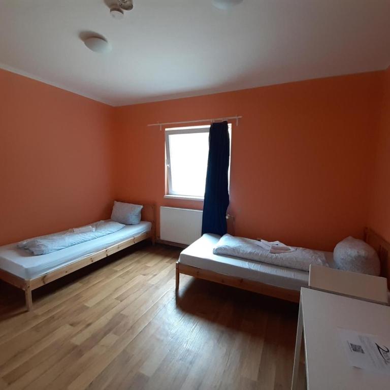 2-Rent Group Hostel Rooms&Apartments TUB19A - Zweibettzimmer mit Gemeinschaftsbad - 1