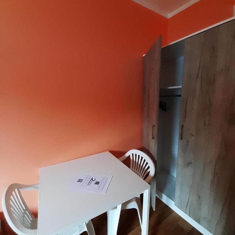 2-Rent Group Hostel Rooms&Apartments TUB19A - Zweibettzimmer mit Gemeinschaftsbad - 1
