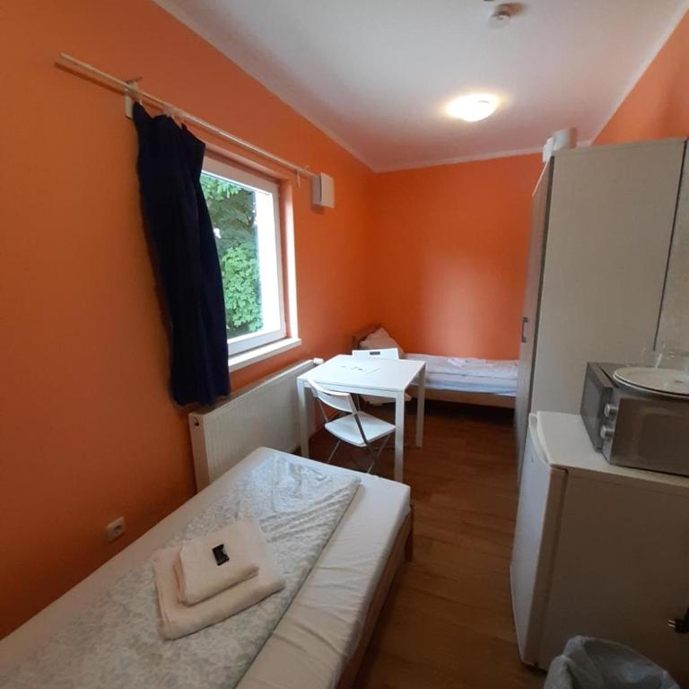 2-Rent Group Hostel Rooms&Apartments TUB19A - Zweibettzimmer mit Gemeinschaftsbad - 2