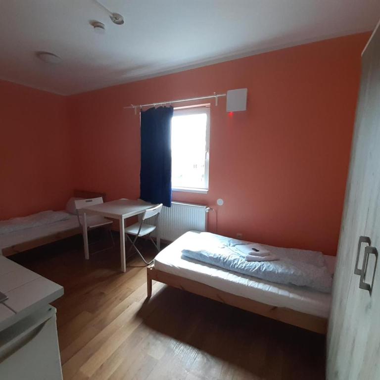 2-Rent Group Hostel Rooms&Apartments TUB19A - Zweibettzimmer - 3