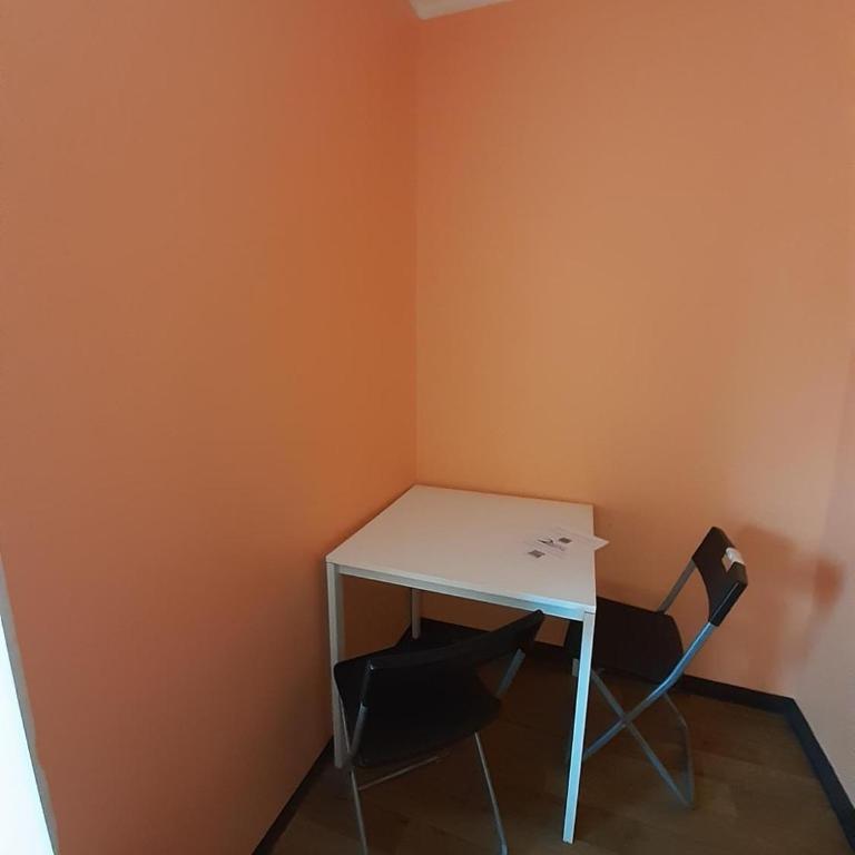 2-Rent Group Hostel Rooms&Apartments TUB19A - Zweibettzimmer mit Gemeinschaftsbad - 3