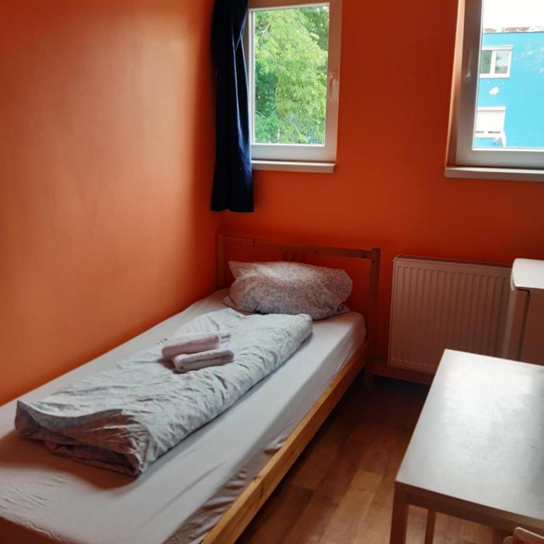 2-Rent Group Hostel Rooms&Apartments TUB19A - Einzelzimmer mit Gemeinschaftsbad - 2