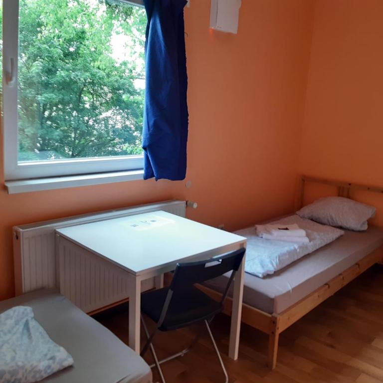2-Rent Group Hostel Rooms&Apartments TUB19A - Zweibettzimmer - 1