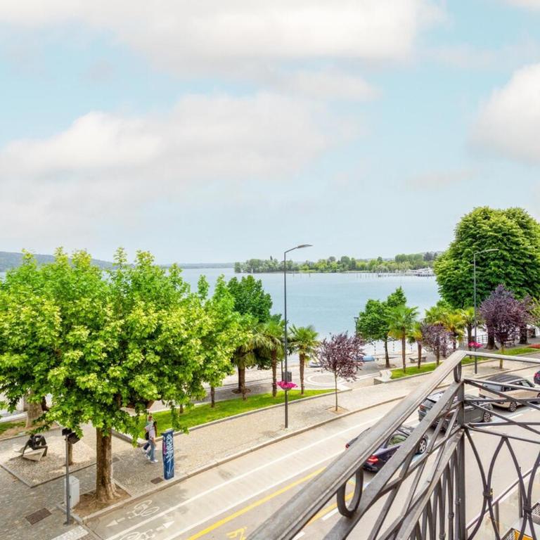 BePlace Apartments Arona - Appartamento Deluxe con 1 Camera da Letto - 50