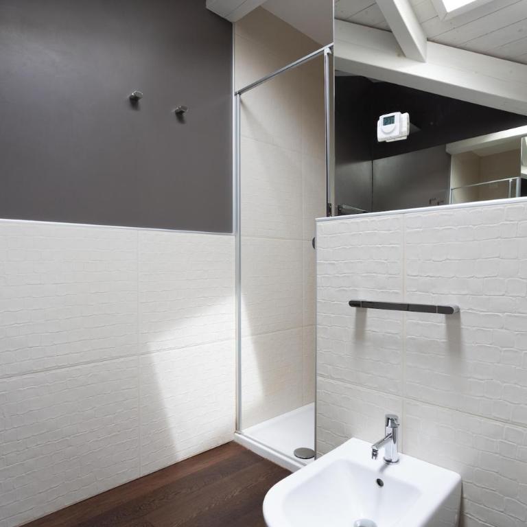 BePlace Apartments Arona - Appartamento Deluxe con 1 Camera da Letto - 54