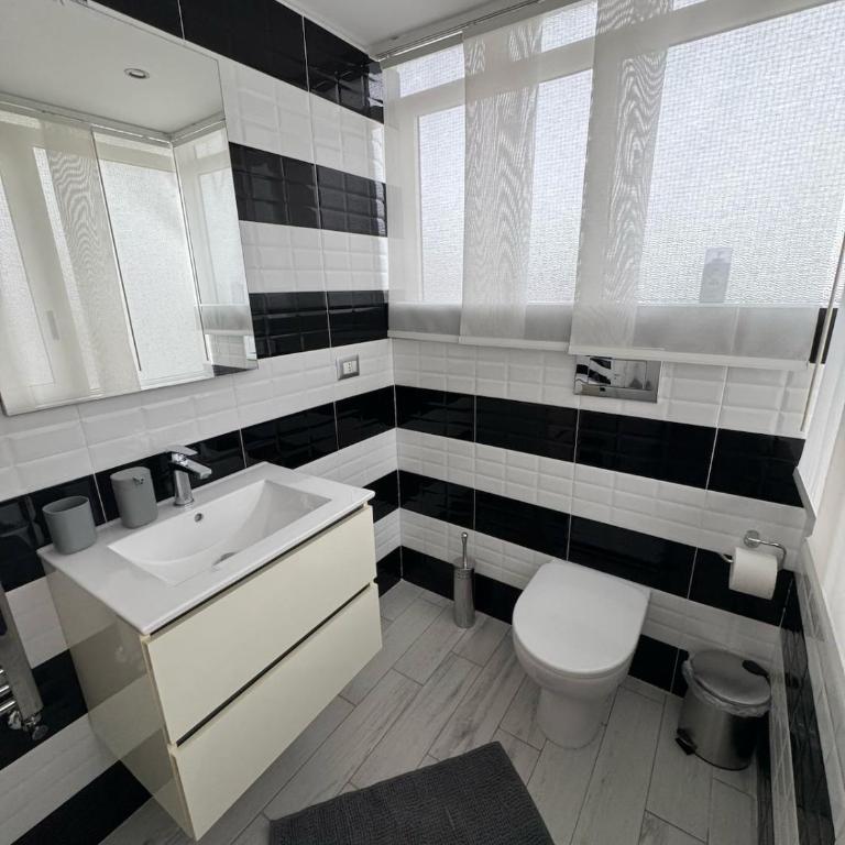 Dimoretta house - Penthouse with a view of Mount Etna - Three-Bedroom Apartment - 3