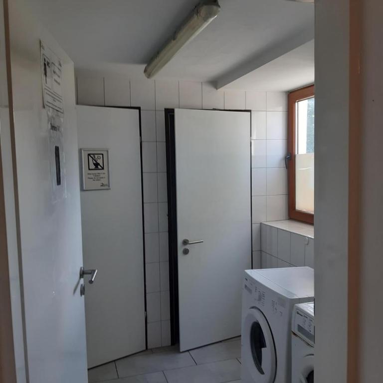 2-Rent Group Hostel Rooms&Apartments EVE168 - Standard Zweibettzimmer mit Gemeinschaftsbad - 4