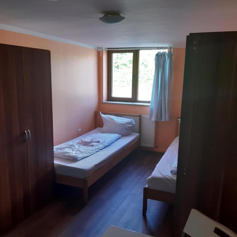 2-Rent Group Hostel Rooms&Apartments EVE168 - Zweibettzimmer mit Gemeinschaftsbad - 6