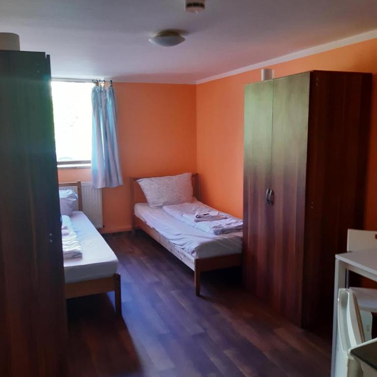 2-Rent Group Hostel Rooms&Apartments EVE168 - Zweibettzimmer mit Gemeinschaftsbad - 7