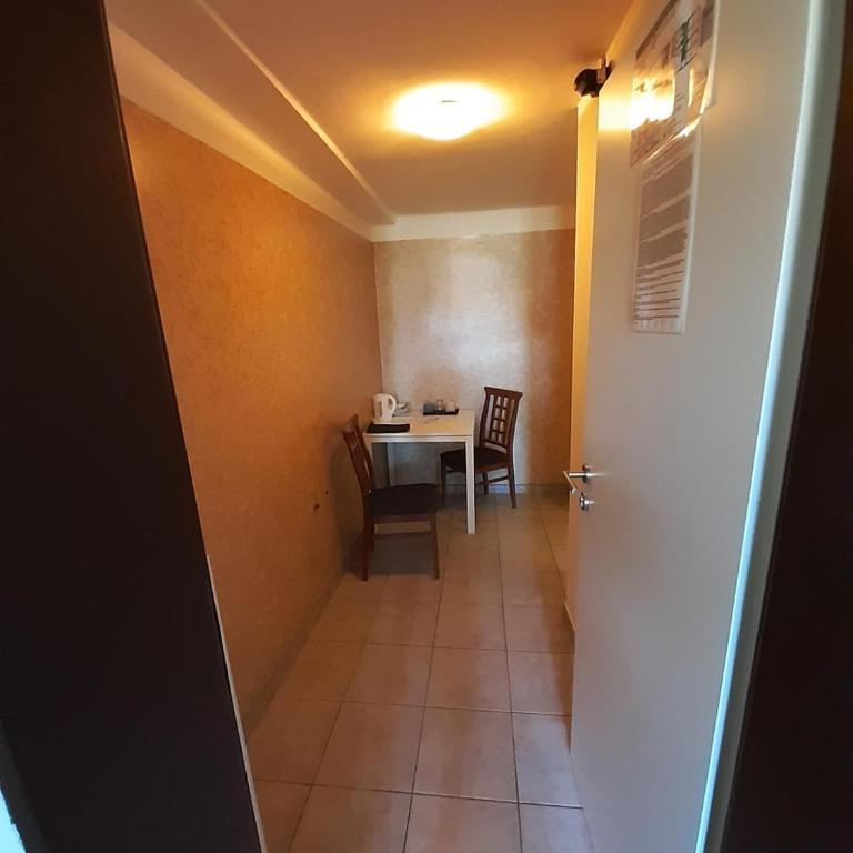 2-Rent Group Hostel Rooms&Apartments EVE168 - Dreibettzimmer - 5
