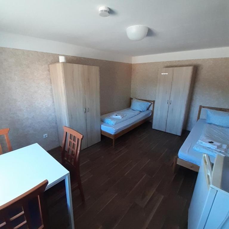 2-Rent Group Hostel Rooms&Apartments EVE168 - Zweibettzimmer mit Gemeinschaftsbad - 7