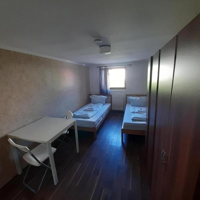 2-Rent Group Hostel Rooms&Apartments EVE168 - Zweibettzimmer mit Gemeinschaftsbad - 7