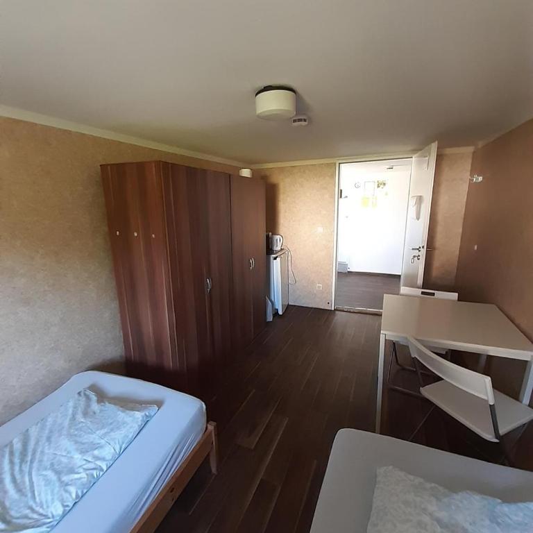 2-Rent Group Hostel Rooms&Apartments EVE168 - Zweibettzimmer mit Gemeinschaftsbad - 5