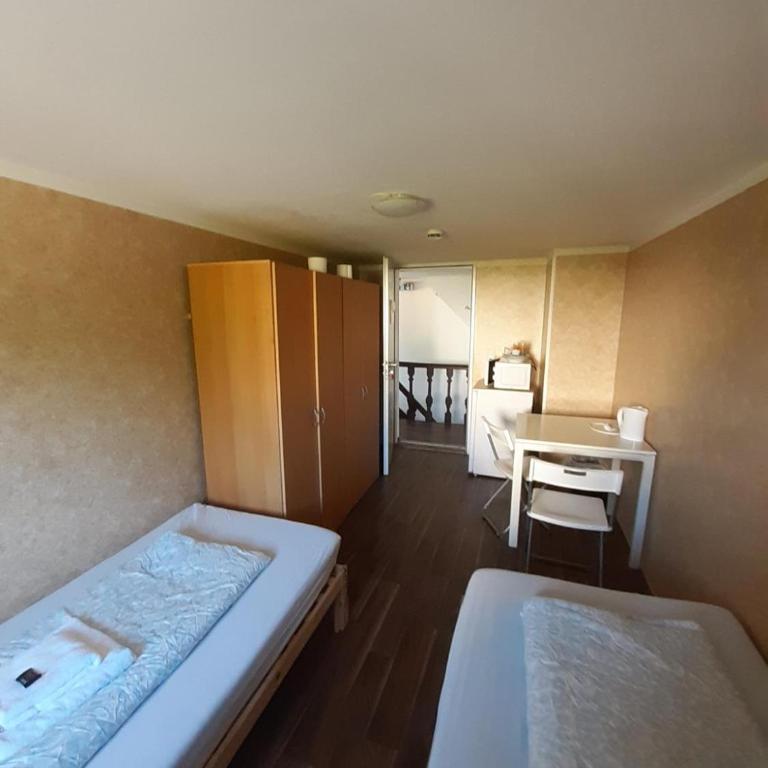 2-Rent Group Hostel Rooms&Apartments EVE168 - Zweibettzimmer mit Gemeinschaftsbad - 6