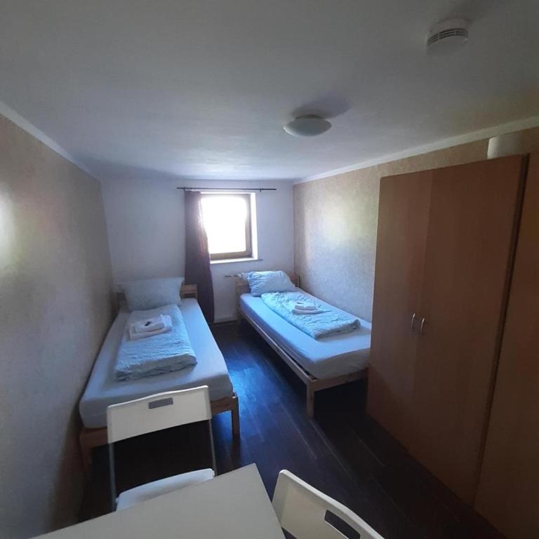 2-Rent Group Hostel Rooms&Apartments EVE168 - Zweibettzimmer mit Gemeinschaftsbad - 7
