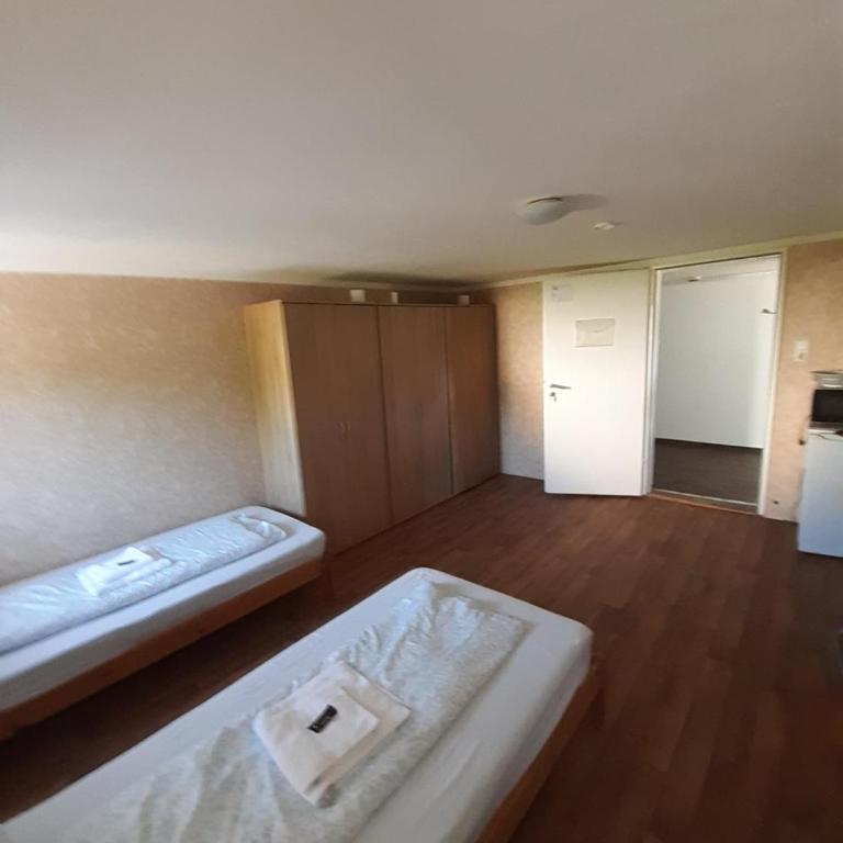 2-Rent Group Hostel Rooms&Apartments EVE168 - Dreibettzimmer mit Gemeinschaftsbad - 5