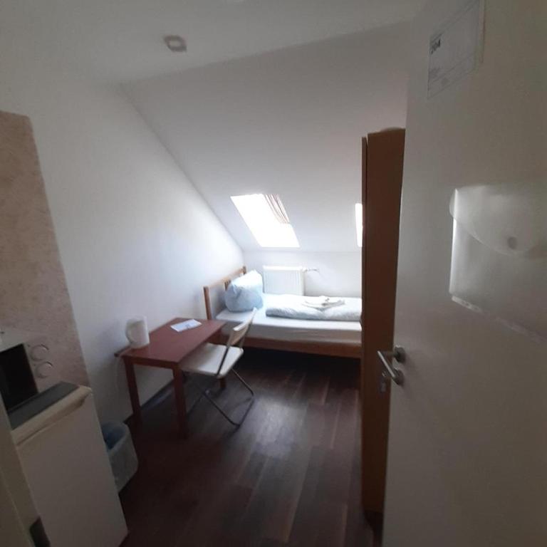 2-Rent Group Hostel Rooms&Apartments EVE168 - Einzelzimmer mit Gemeinschaftsbad - 6
