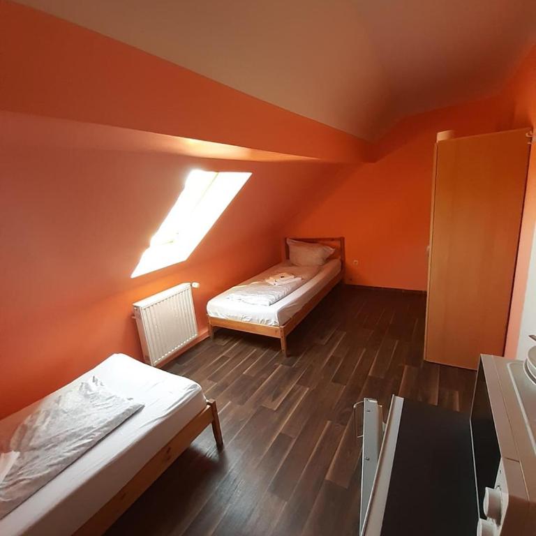 2-Rent Group Hostel Rooms&Apartments EVE168 - Zweibettzimmer mit Gemeinschaftsbad - 6