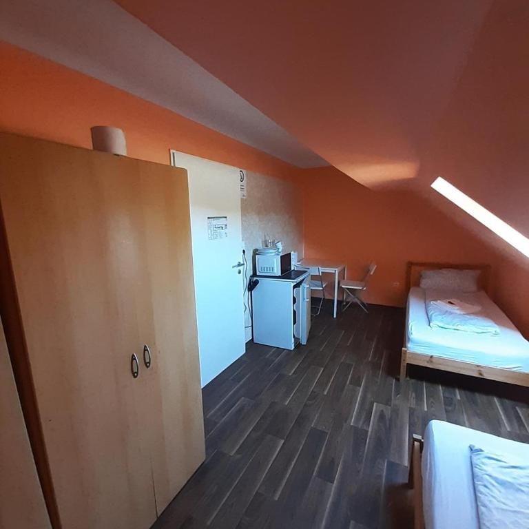 2-Rent Group Hostel Rooms&Apartments EVE168 - Zweibettzimmer mit Gemeinschaftsbad - 8