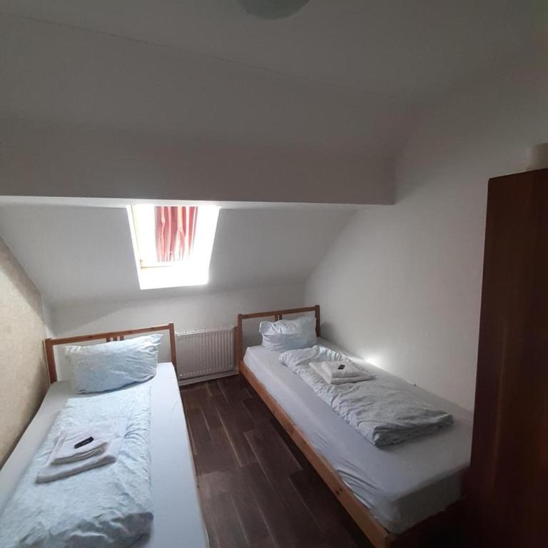 2-Rent Group Hostel Rooms&Apartments EVE168 - Zweibettzimmer mit Gemeinschaftsbad - 6