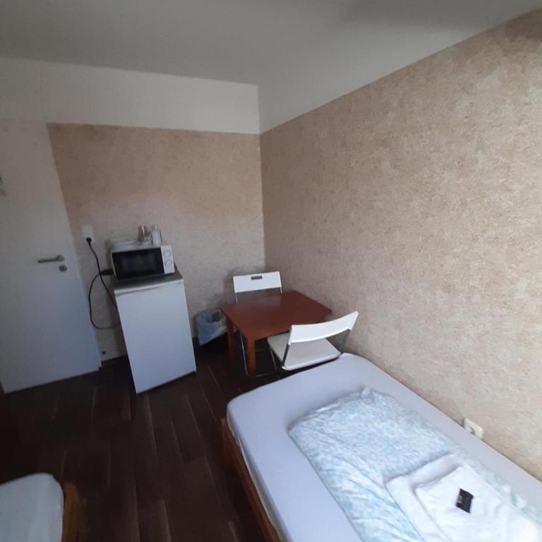 2-Rent Group Hostel Rooms&Apartments EVE168 - Zweibettzimmer mit Gemeinschaftsbad - 5