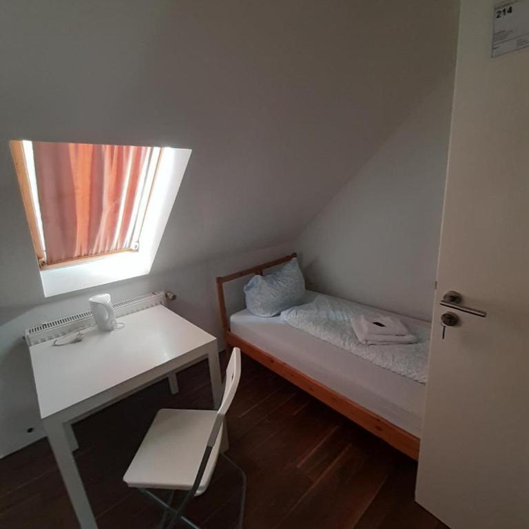 2-Rent Group Hostel Rooms&Apartments EVE168 - Einzelzimmer mit Gemeinschaftsbad - 5