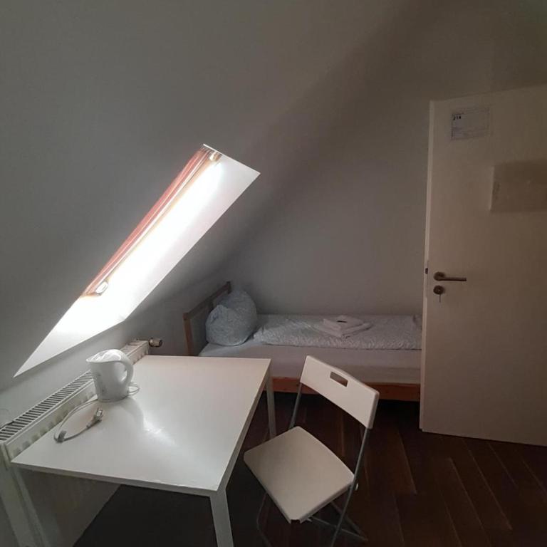 2-Rent Group Hostel Rooms&Apartments EVE168 - Einzelzimmer mit Gemeinschaftsbad - 8