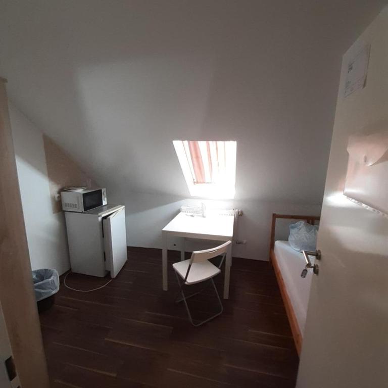2-Rent Group Hostel Rooms&Apartments EVE168 - Einzelzimmer mit Gemeinschaftsbad - 7
