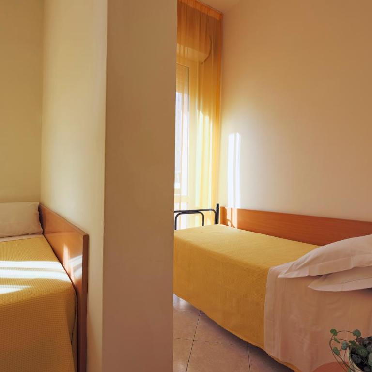 Hotel Paola Garden - Camera Economy Quintupla - 8