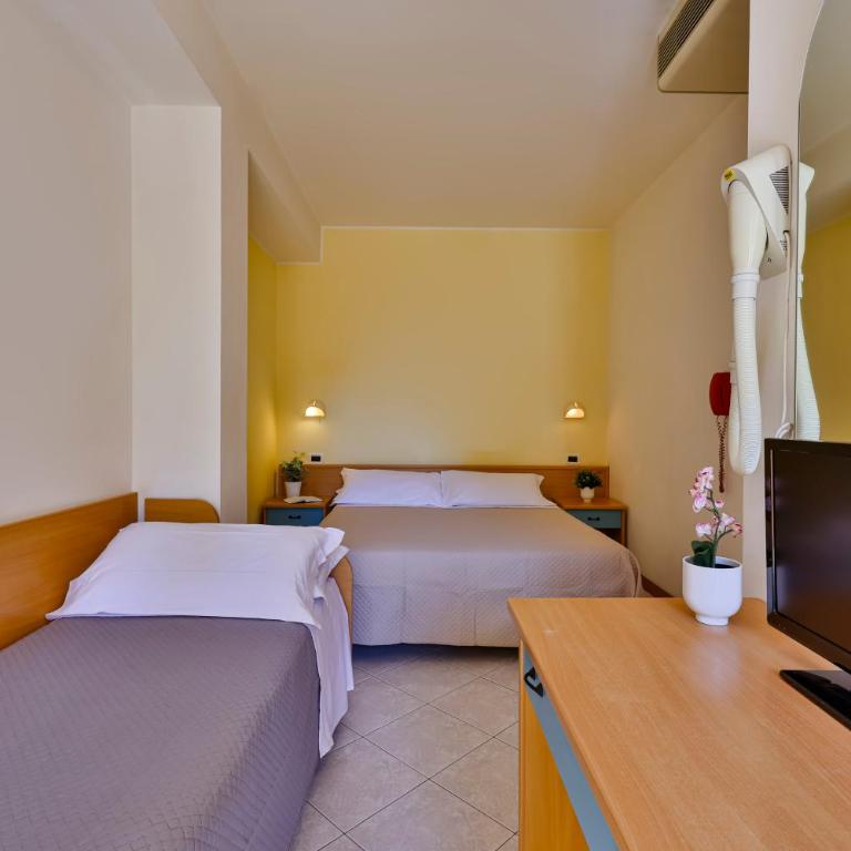 Hotel Paola Garden - Camera Tripla Classic con Balcone - 1