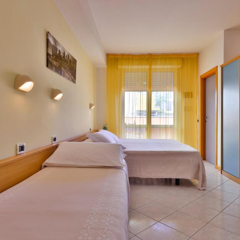 Hotel Paola Garden - Camera Familiare con Terrazza - 5