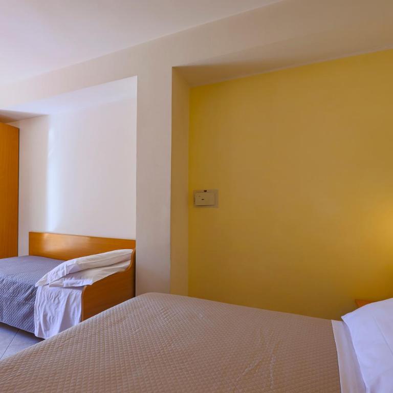 Hotel Paola Garden - Camera Tripla Classic con Balcone - 9
