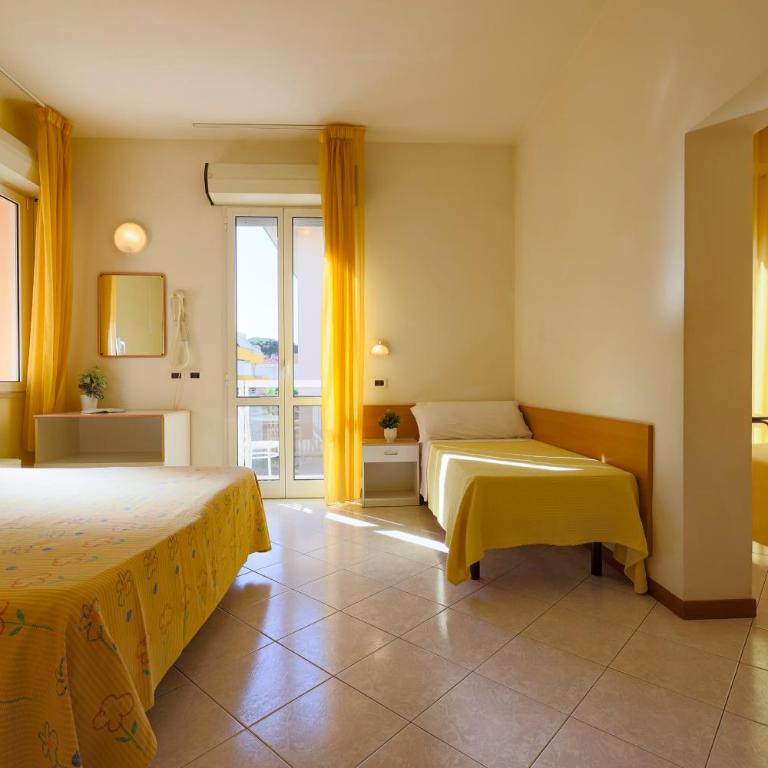 Hotel Paola Garden - Camera Economy Quintupla - 4