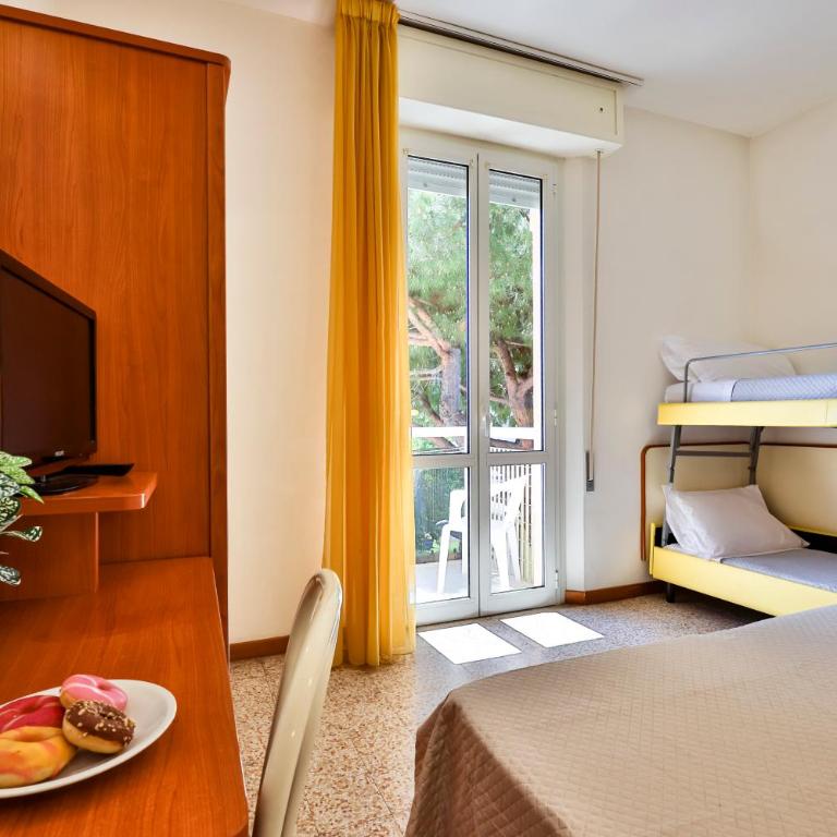 Hotel Paola Garden - Camera Quadrupla Economy con Balcone - 1