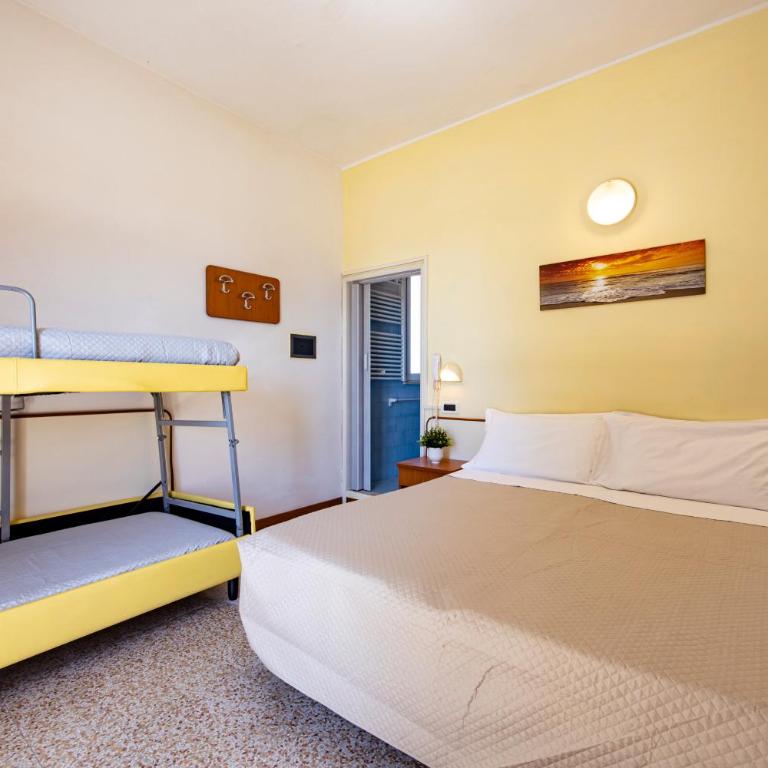 Hotel Paola Garden - Camera Quadrupla Classic con Balcone - 2