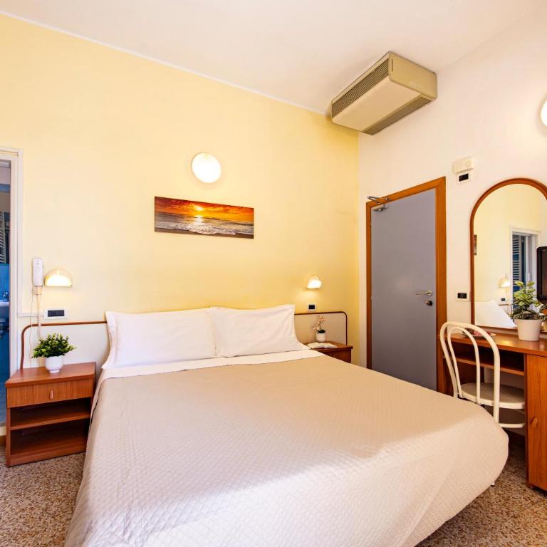 Hotel Paola Garden - Camera Quadrupla Economy con Balcone - 4