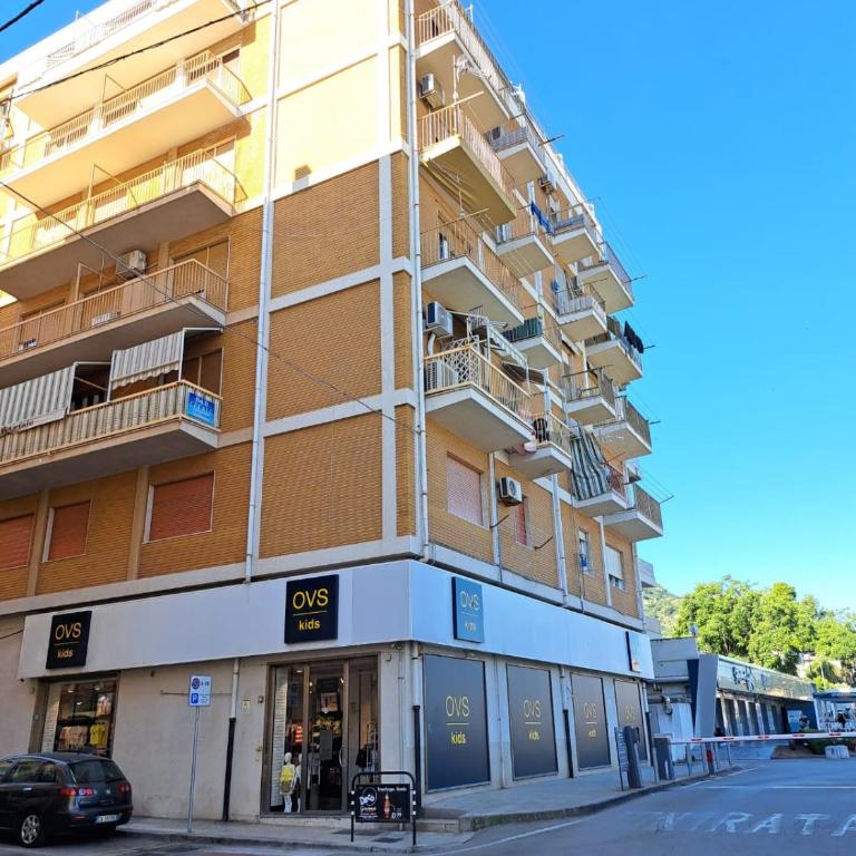 A due passi dalla sabbia fine - Appartamento con 2 Camere da Letto, Balcone e Vista mare - 17