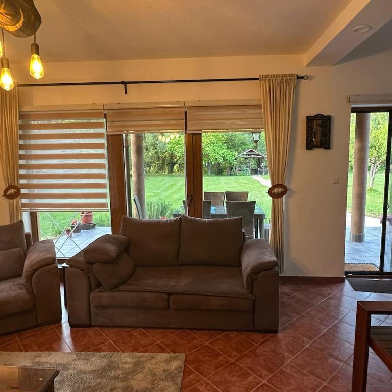 Cottage on Una - Villa with Garden View - 4