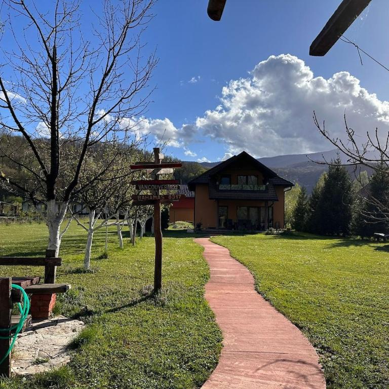 Cottage on Una - Villa with Garden View - 17