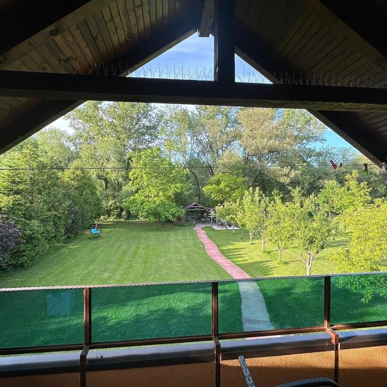 Cottage on Una - Villa with Garden View - 20