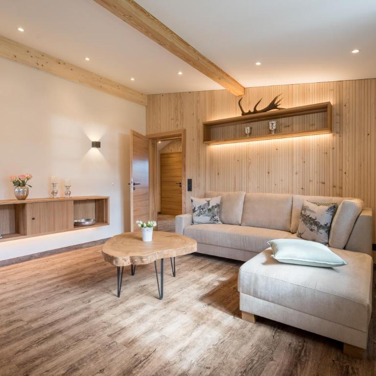 Lingg Ferienwohnungen - Apartment mit 1 Schlafzimmer, Balkon und Bergblick - 8
