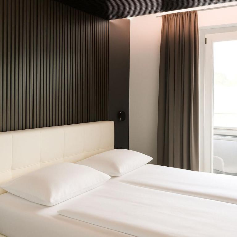 Hotel Velden - 24 Checkin Zimmer im Zentrum - Doppelzimmer mit Whirlpool-Badewanne - 3