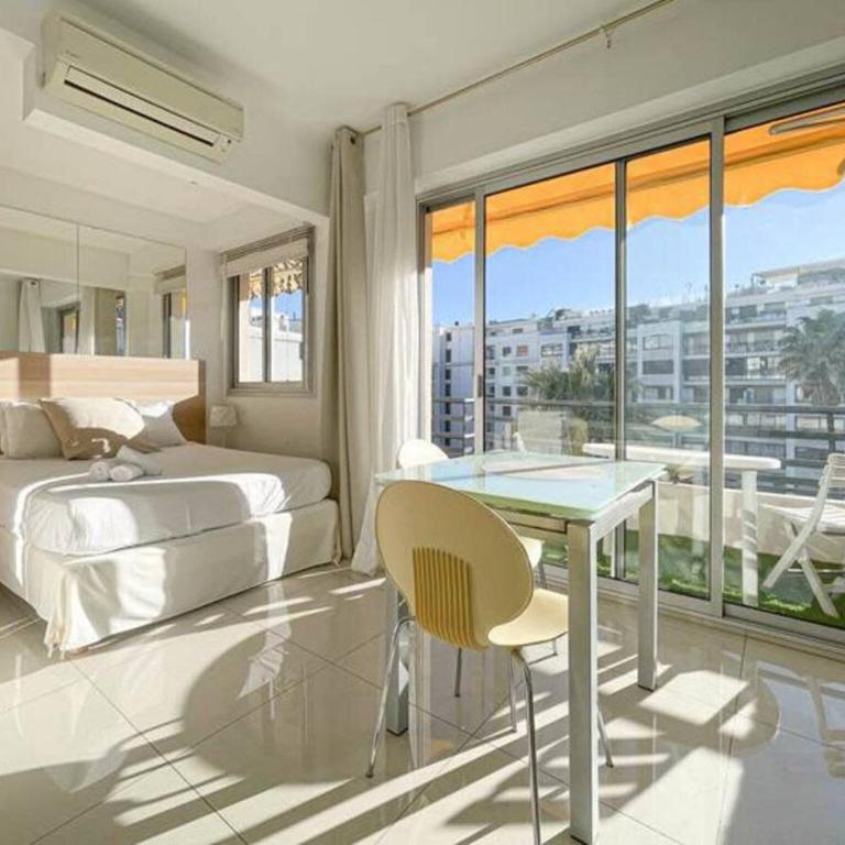 Le ROUAZE studio - proche Carlton et Martinez - idéal congrès - Wifi Clim - Deluxe Studio mit Kingsize-Bett - 1