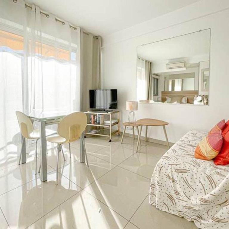 Le ROUAZE studio - proche Carlton et Martinez - idéal congrès - Wifi Clim - Deluxe Studio mit Kingsize-Bett - 6