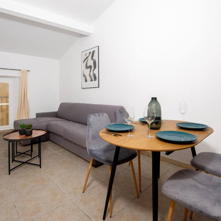 Élégance au Cœur du Vieil Antibes 2 Chambres climatisation 6 personnes - Appartement - 1