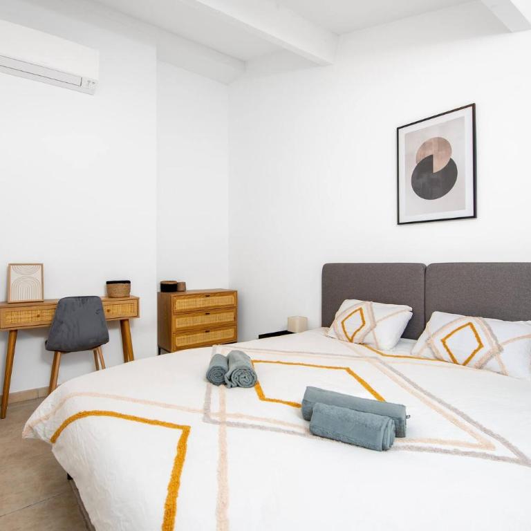 Élégance au Cœur du Vieil Antibes 2 Chambres climatisation 6 personnes - Appartement - 5