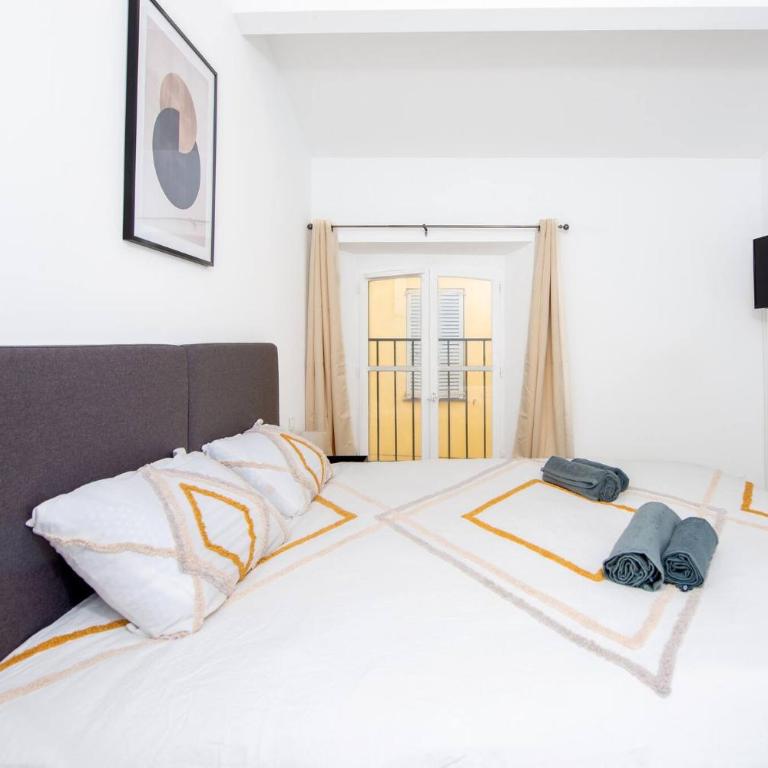 Élégance au Cœur du Vieil Antibes 2 Chambres climatisation 6 personnes - Appartement - 7